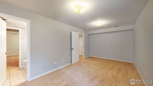 Building Photo - 2900 Ross Dr