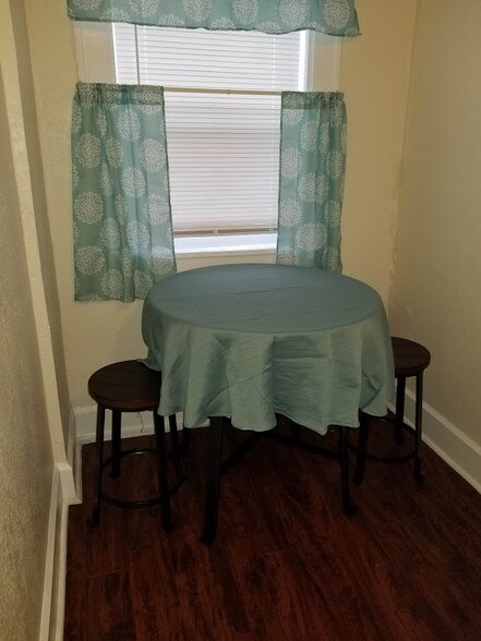 Building Photo - 524 Dr MLK Jr St S