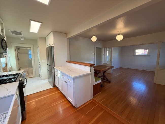 Building Photo - 323 Mountian View Ave