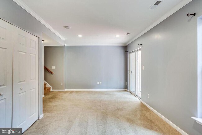 Building Photo - 25242 Dunvegan Square