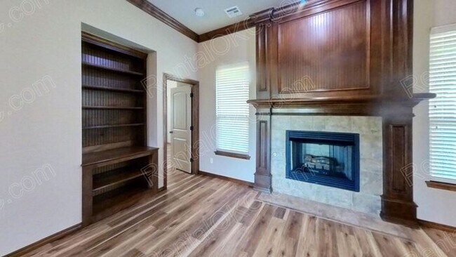 Building Photo - 3/2 plus office in gated SW neighborhood