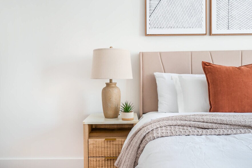 Building Photo - 444 W 48th St