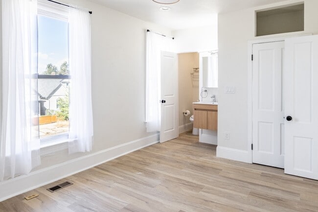 Building Photo - Stunning Remodeled Patio Home in Baker – 3...