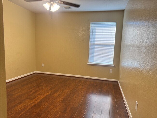 Building Photo - 15711 Western Skies Dr