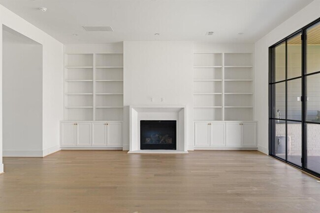 Building Photo - 1522 Woodcrest Dr