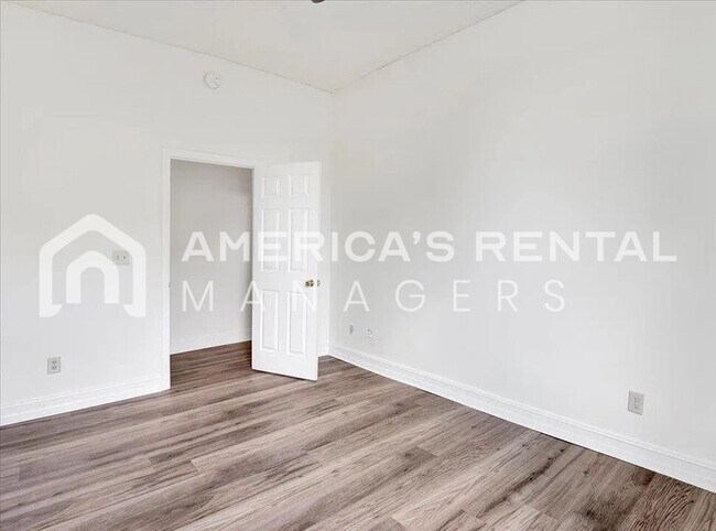 Building Photo - Room to Roam: Expansive Home with Screened Porch - Coming Soon!!