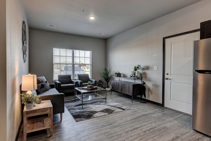 Building Photo - 5614 W 32nd St