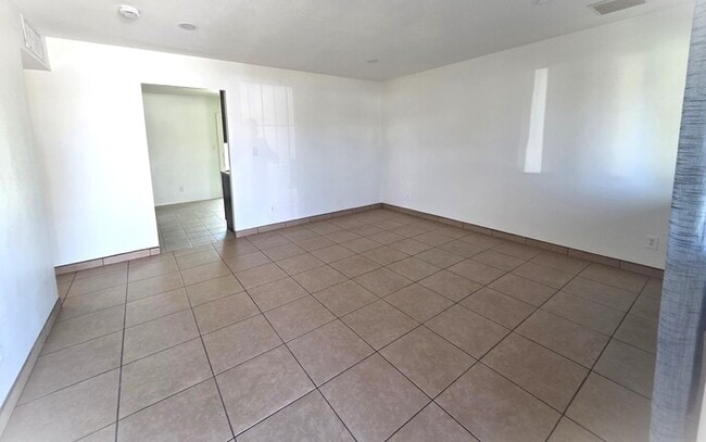 Building Photo - Stunning remodeled 3-bedroom home
