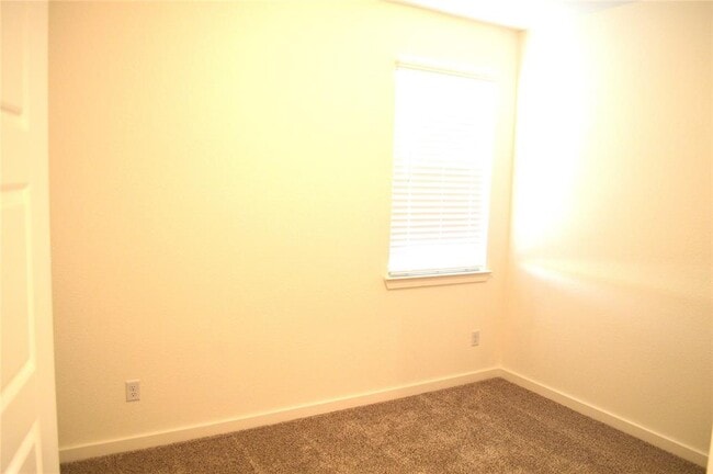 Building Photo - 2007 Filmore Cv