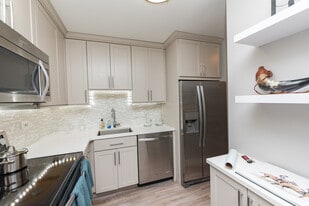 Building Photo - 211 E Ohio St