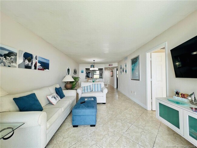 Building Photo - 4250 N Hwy A1A