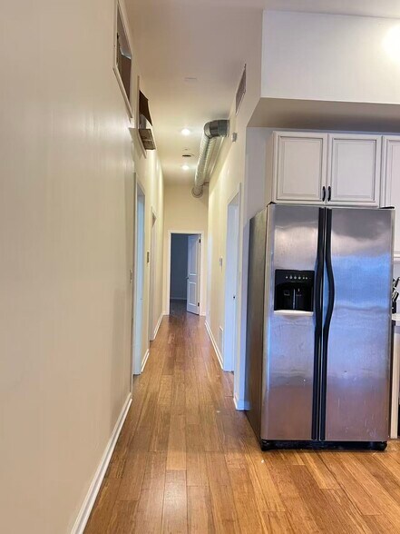 Building Photo - 2358 N Clybourn Ave