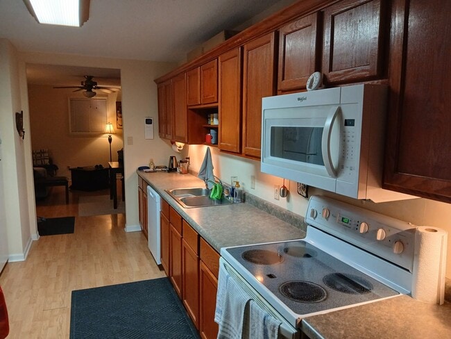 Building Photo - Sublease Available Beginning December 1st