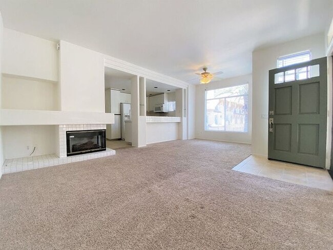 Building Photo - Desirable 2 Bedroom 2.5 Bathroom Townhome ...