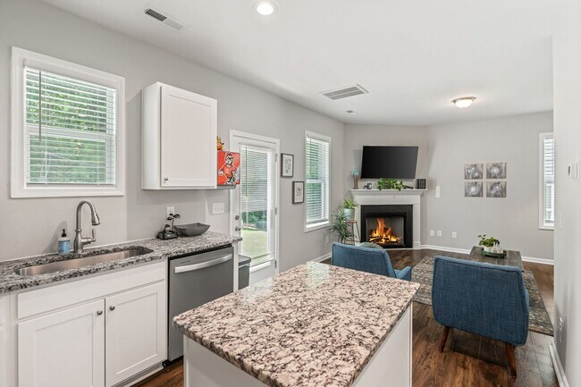 Building Photo - Modern 4 Bedroom Home in Quiet Clayton Nei...