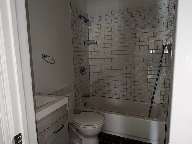 Building Photo - 2709 Bergenline Ave