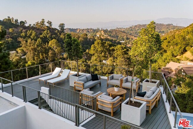 Building Photo - 8896 Lookout Mountain Ave