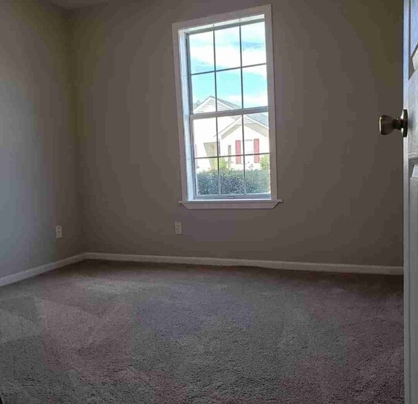 Building Photo - 1781 Wayland Park Dr