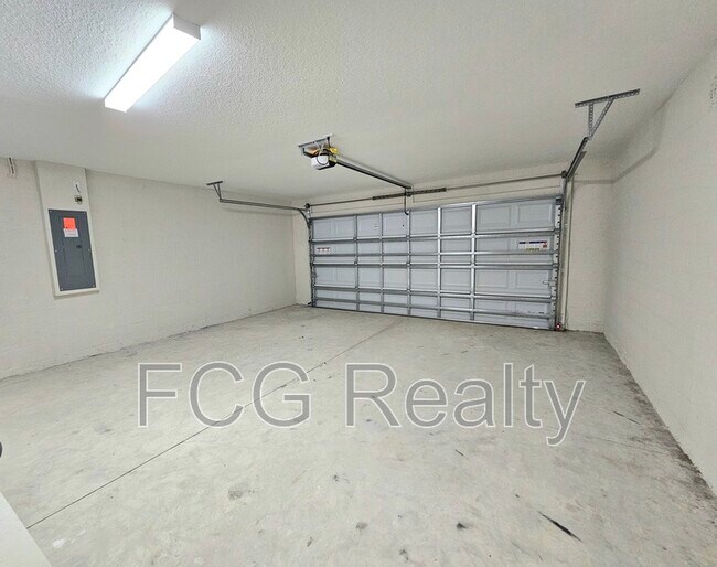 Building Photo - 661 E Vercelli Ln