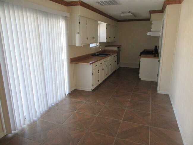 Building Photo - 2912 25th St N