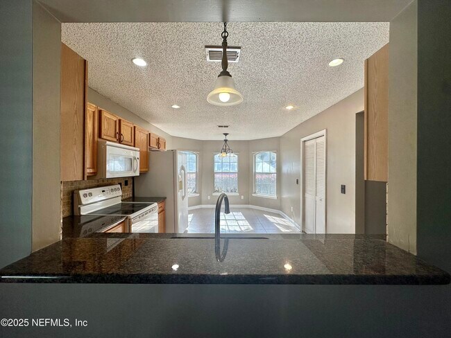 Building Photo - 925 Lake Sanford Ct
