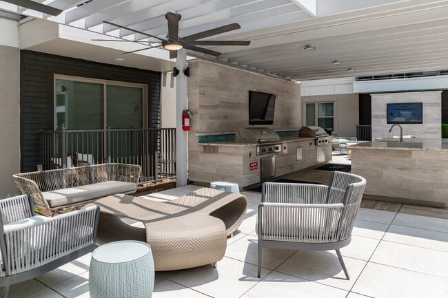 Building Photo - 3636 W Dallas St