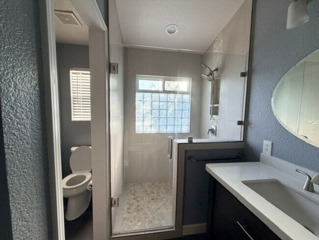 Building Photo - Beautifully Remodeled 4 Bedroom, 2 Bath Home in Desirable Elk Grove Neighborhood