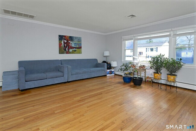 Building Photo - 25 Quinsey Dr
