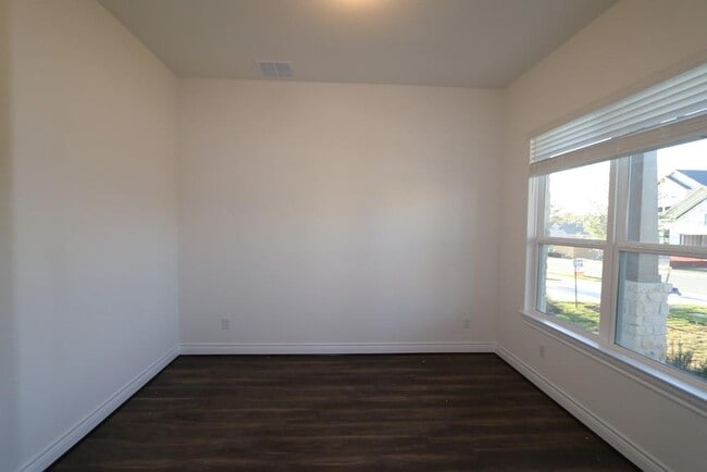 Building Photo - 109 White Magnolia Cv