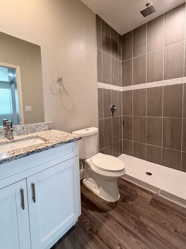 Building Photo - $200 off 2nd months rent! Like New 2 Bedroom 2 Bath w/ den and garage!