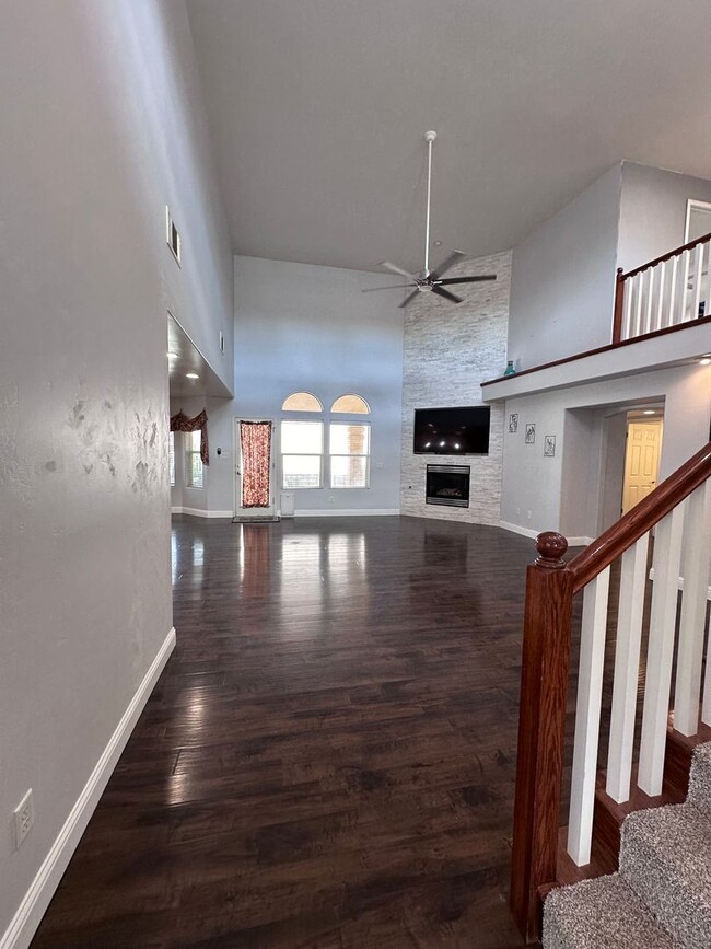 Building Photo - 5302 Doble Aguila Way