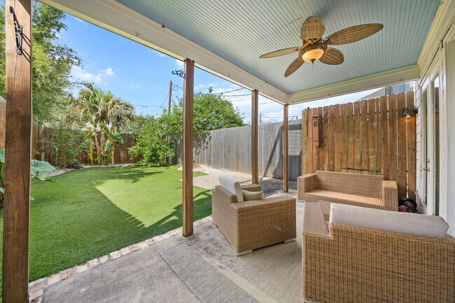 Building Photo - 513 W 22nd St