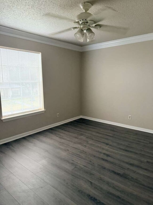 Building Photo - 9252 Glen Meadow Ln