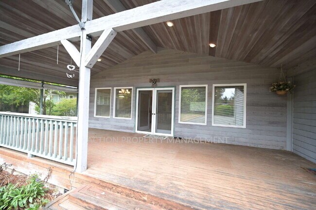 Building Photo - 3 bed 2.5 bath home in a private country setting, close to town. All new luxury vinyl plank floor...