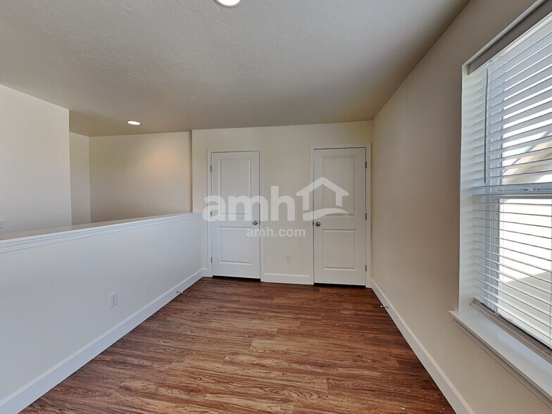 Building Photo - 3492 S Bartlett Ave