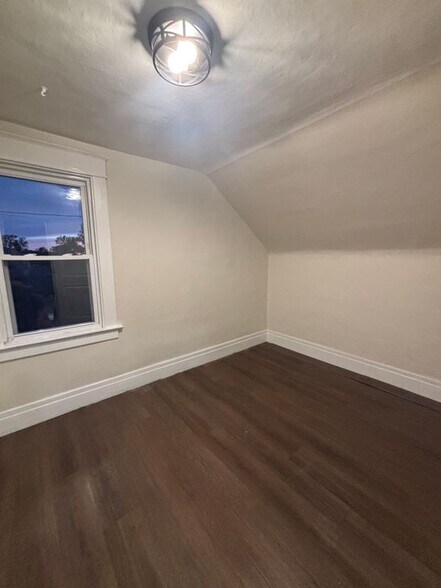 Building Photo - 154 Midland Ave