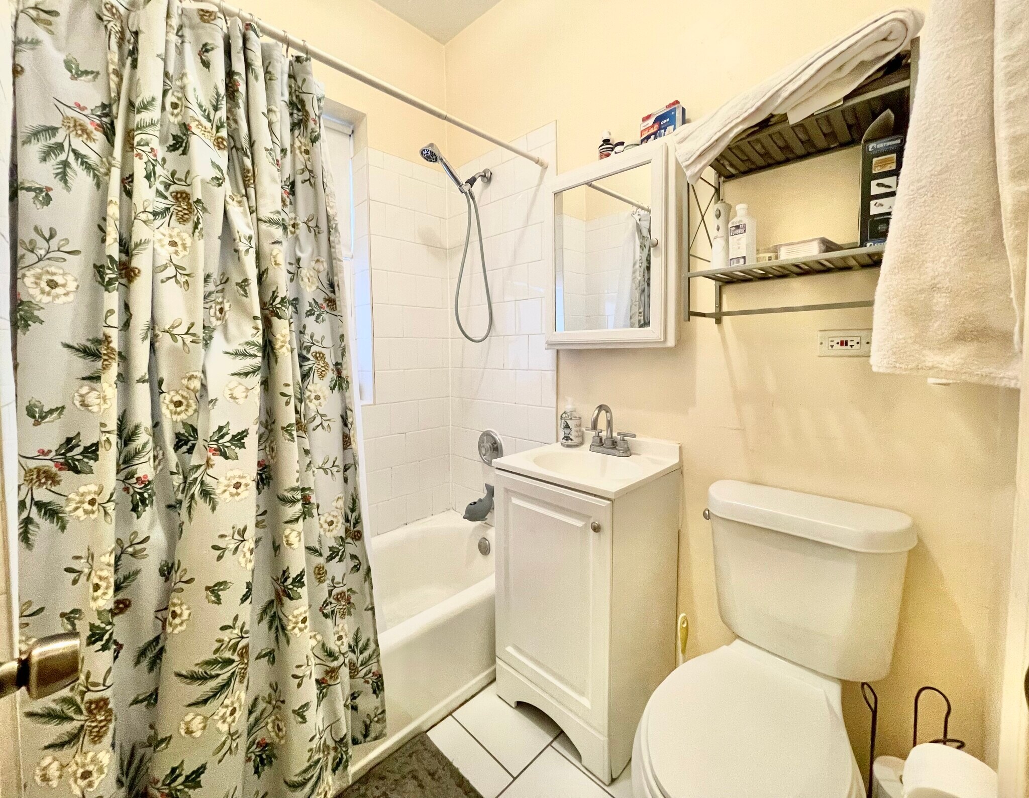 Building Photo - 4831 N Sawyer Ave