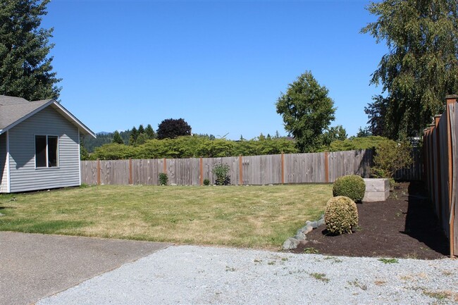 Building Photo - 3 Bedroom, 2 Bathroom House in Burlington!