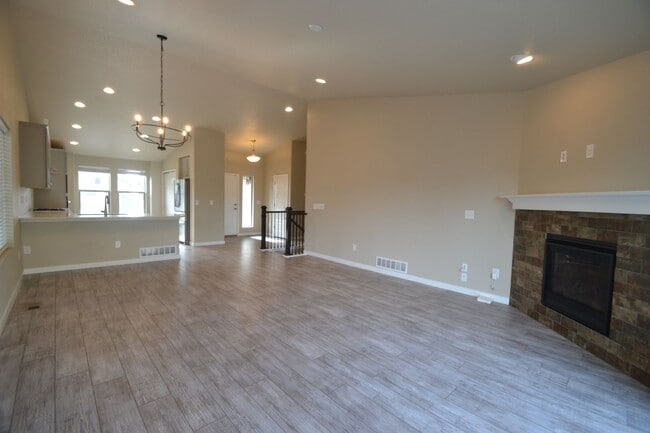 Building Photo - Ranch w/finished Basement with AC and a Gas Stove!