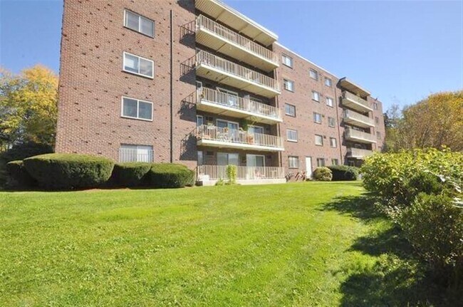 Building Photo - 18 Hamilton Rd