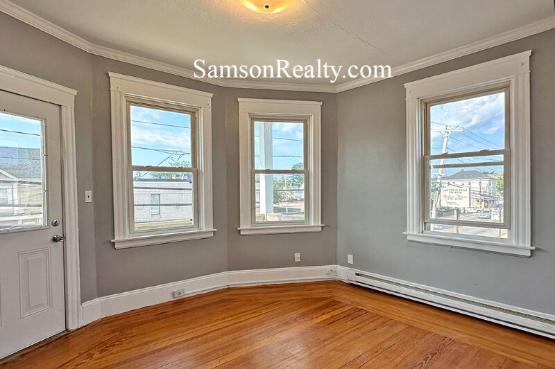 Building Photo - 979 Mineral Spring Ave