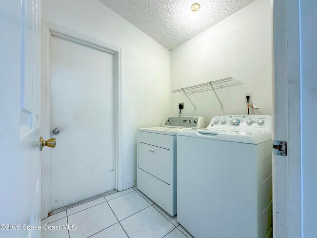 Building Photo - 2406 Deercroft Dr