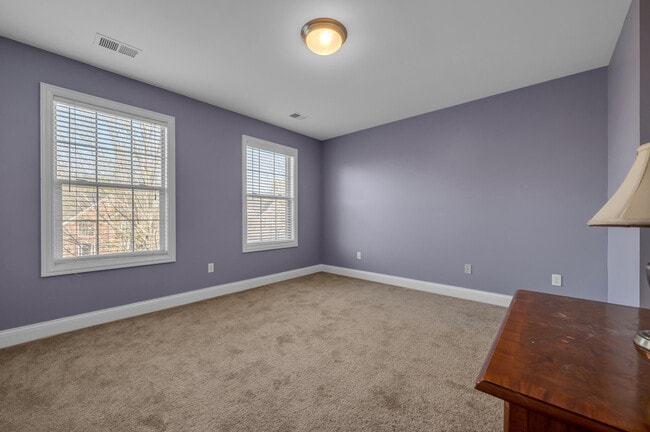 Building Photo - 2185 Roswell Dr