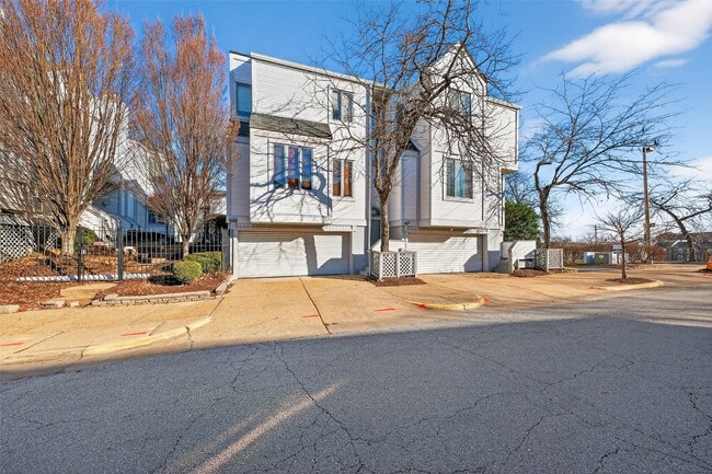 Building Photo - 28 Columbus Square Dr