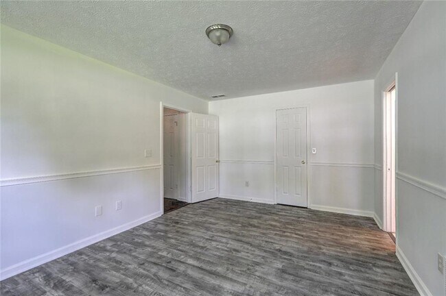 Building Photo - 9166 Tara Dr SW