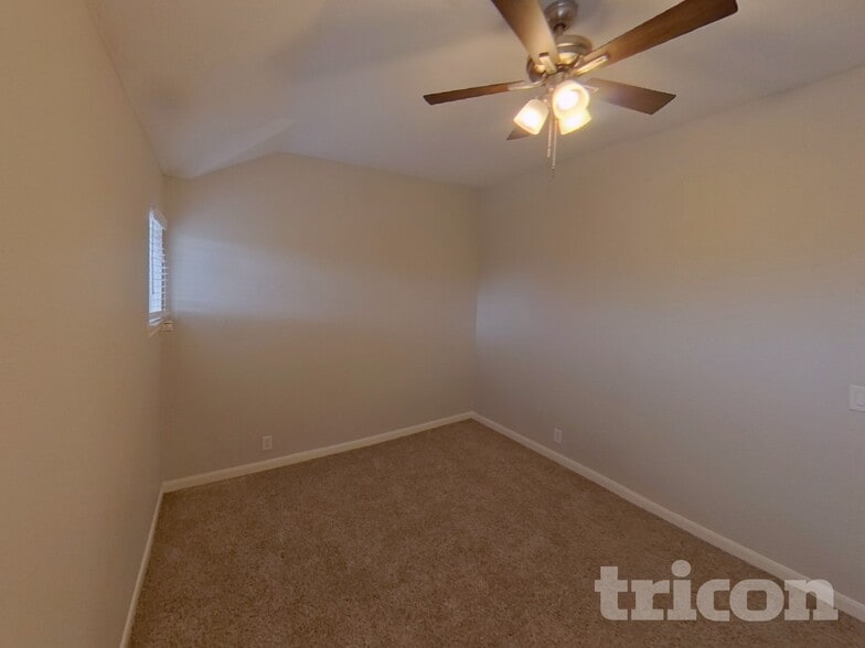 Building Photo - 423 Hayes St