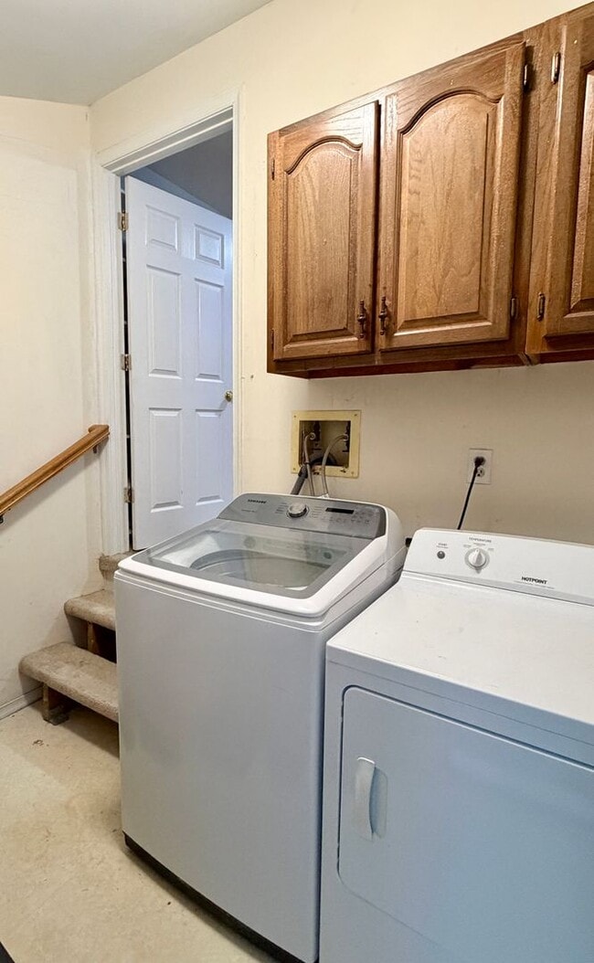 Building Photo - Charming 3bdr Brick Rancher in the Heart of Williamsburg, VA