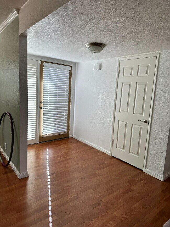 Building Photo - Fabulous condominium home on 6th Fairway of El Macero Country Club.
