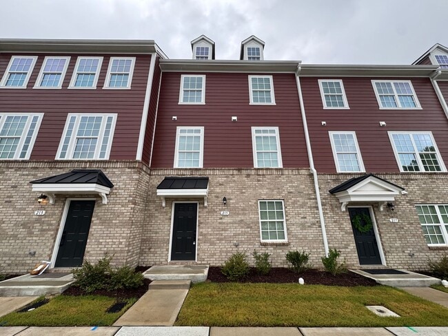 Building Photo - Lovely Colvard Farms Townhouse