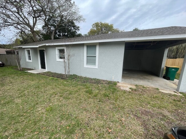 Building Photo - Eustis 2 Bed 2 Bath Home w/ Den